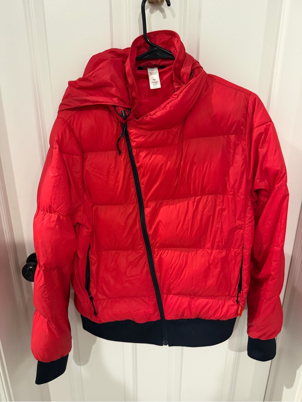 oiselle Bright Red Asymmetric Puffer Jacket with Hood